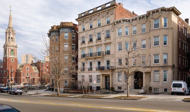 465 Park Drive 20, Boston, MA 02215