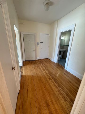 465 Park Drive 20, Boston, MA 02215