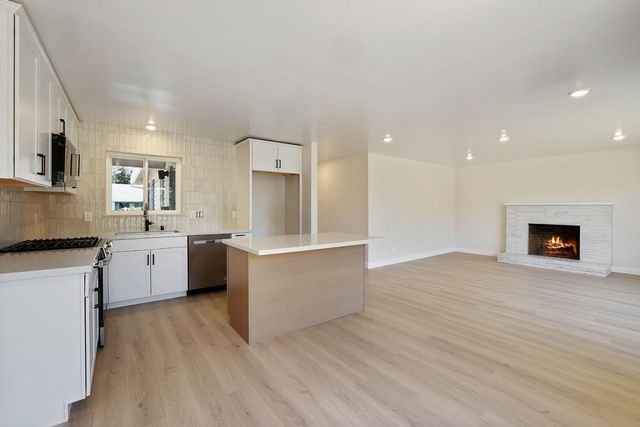 1901 W Locust St, Lodi, CA 95242