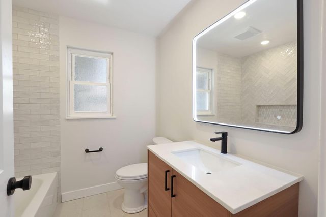 1901 W Locust St, Lodi, CA 95242