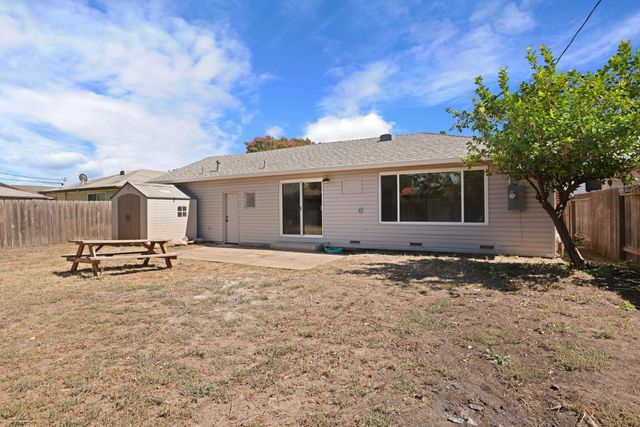 1901 W Locust St, Lodi, CA 95242