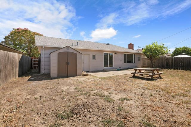 1901 W Locust St, Lodi, CA 95242