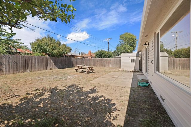 1901 W Locust St, Lodi, CA 95242