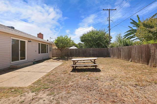 1901 W Locust St, Lodi, CA 95242