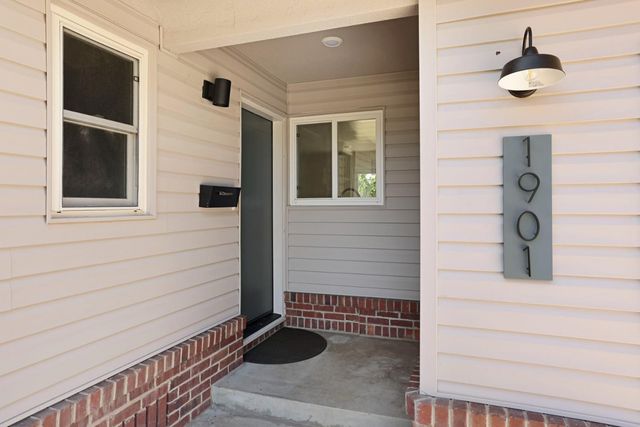 1901 W Locust St, Lodi, CA 95242