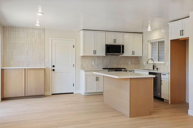 1901 W Locust St, Lodi, CA 95242