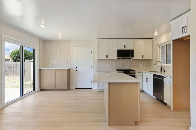 1901 W Locust St, Lodi, CA 95242