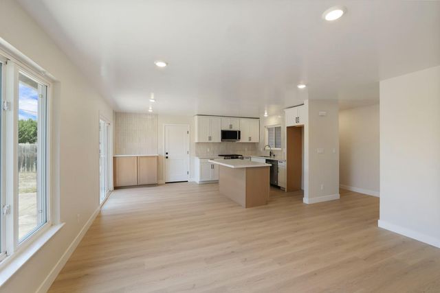 1901 W Locust St, Lodi, CA 95242