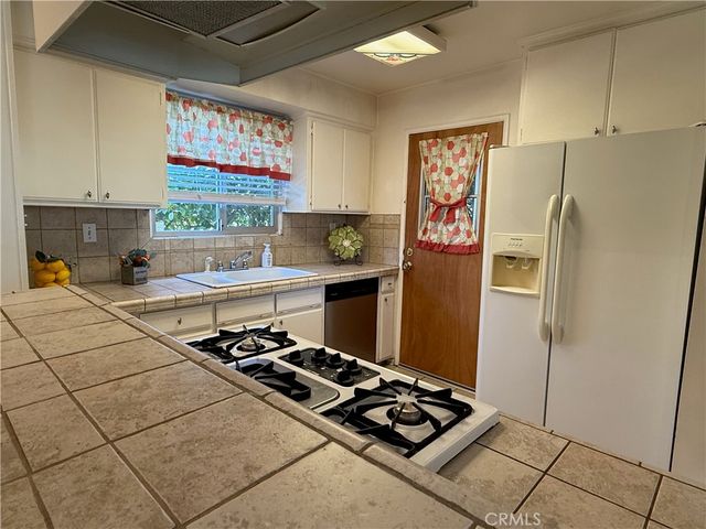56 N Center, Redlands, CA 92373