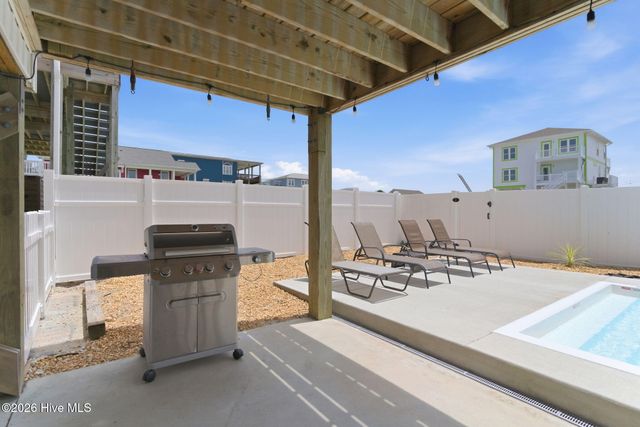 5205 E Pelican Drive, Oak Island, NC 28465