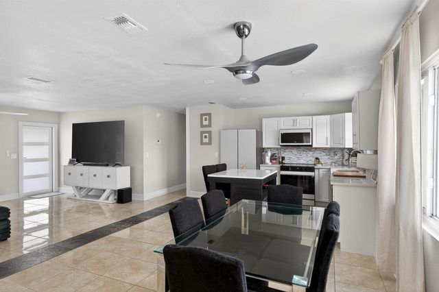264 SW Cherryhill Road, Port St. Lucie, FL 34953