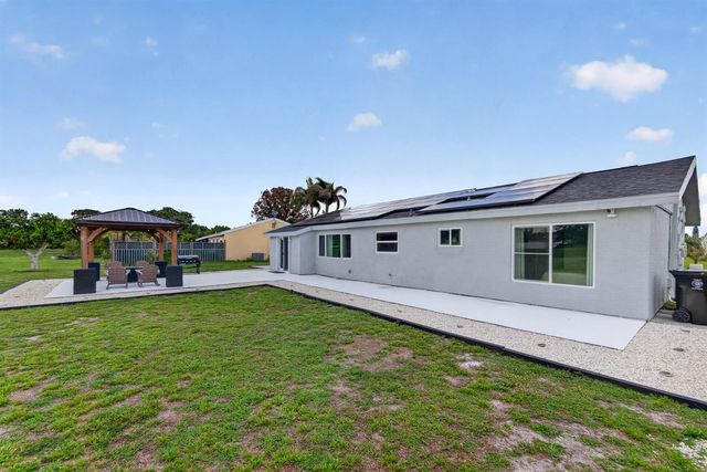 264 SW Cherryhill Road, Port St. Lucie, FL 34953