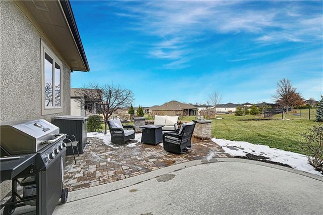 25064 W 112th Terrace, Olathe, KS 66061