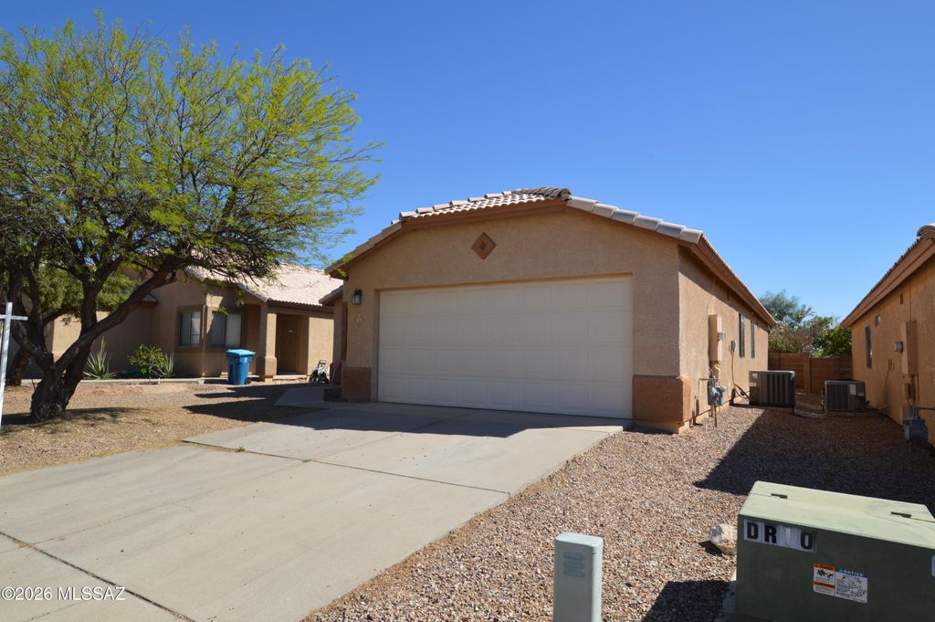 873 W Clear River Street, Tucson, AZ 85704