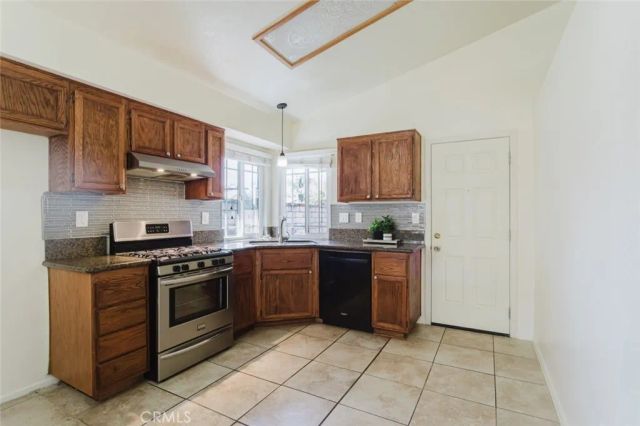 11458 Gold Hill Avenue, Fontana, CA 92337