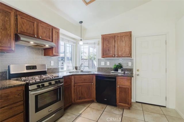 11458 Gold Hill Avenue, Fontana, CA 92337
