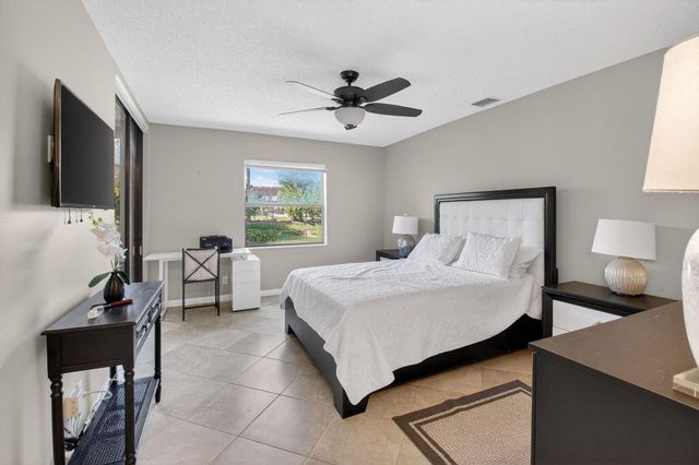 5374 Venetia Court B, Boynton Beach, FL 33437