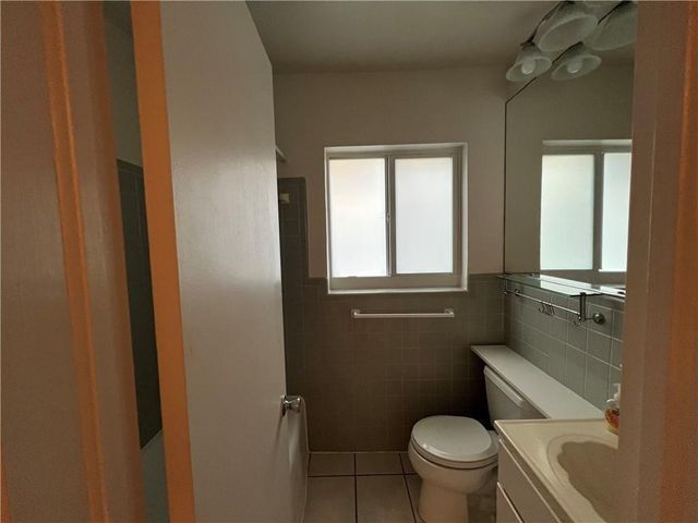 1401 Bayview Drive, Fort Lauderdale, FL 33304