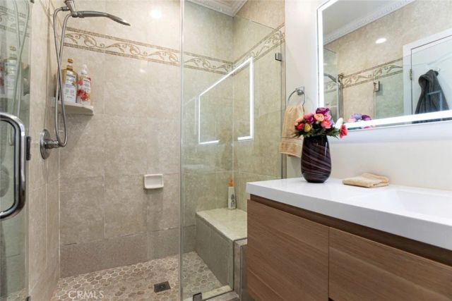 9520 Via Tivoli, Burbank, CA 91504