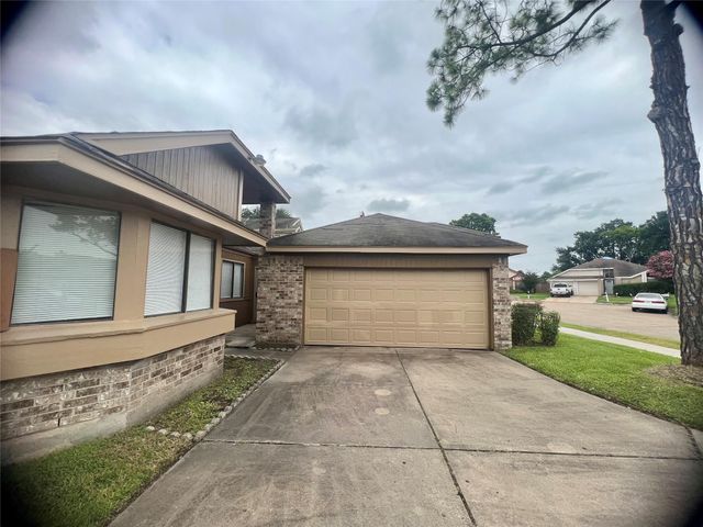 7831 Redgate Circle, Houston, TX 77071
