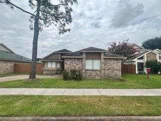 7831 Redgate Circle, Houston, TX 77071