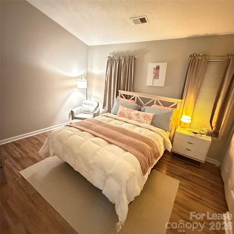 6332 Windsor Gate Lane, Charlotte, NC 28215