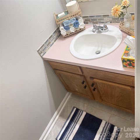 6332 Windsor Gate Lane, Charlotte, NC 28215