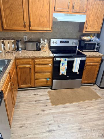6332 Windsor Gate Lane, Charlotte, NC 28215