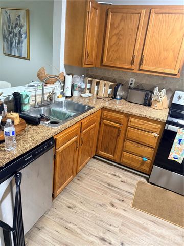 6332 Windsor Gate Lane, Charlotte, NC 28215