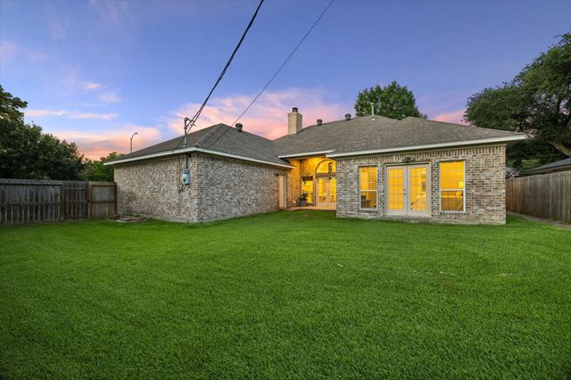 8802 Robindell Drive, Houston, TX 77074