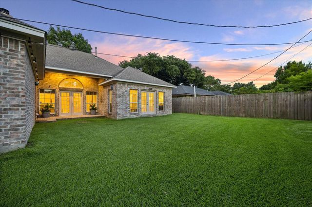 8802 Robindell Drive, Houston, TX 77074