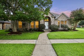 8802 Robindell Drive, Houston, TX 77074