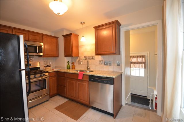 421 W Kalama Avenue S, Madison Heights, MI 48071