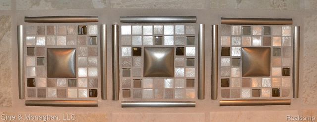 421 W Kalama Avenue S, Madison Heights, MI 48071