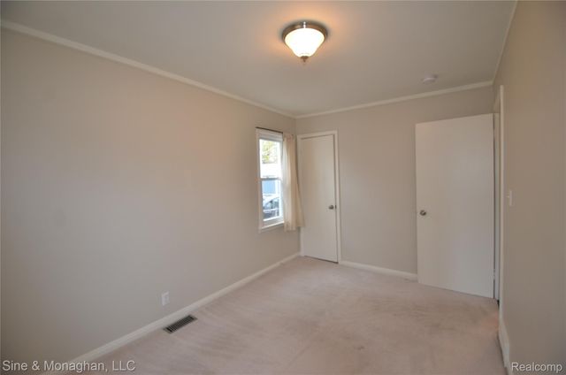 421 W Kalama Avenue S, Madison Heights, MI 48071