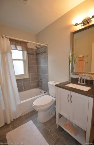 421 W Kalama Avenue S, Madison Heights, MI 48071