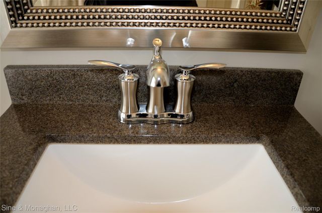 421 W Kalama Avenue S, Madison Heights, MI 48071