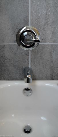 421 W Kalama Avenue S, Madison Heights, MI 48071