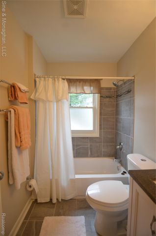 421 W Kalama Avenue S, Madison Heights, MI 48071