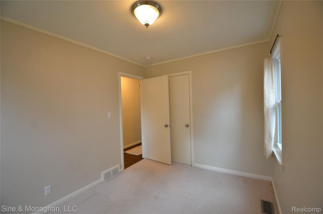 421 W Kalama Avenue S, Madison Heights, MI 48071