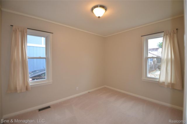 421 W Kalama Avenue S, Madison Heights, MI 48071