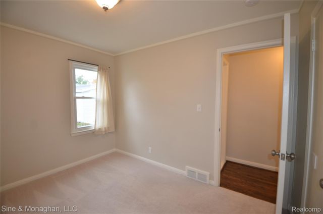 421 W Kalama Avenue S, Madison Heights, MI 48071