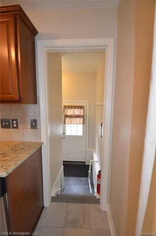 421 W Kalama Avenue S, Madison Heights, MI 48071