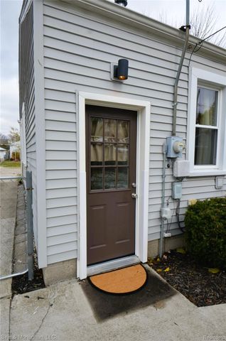 421 W Kalama Avenue S, Madison Heights, MI 48071