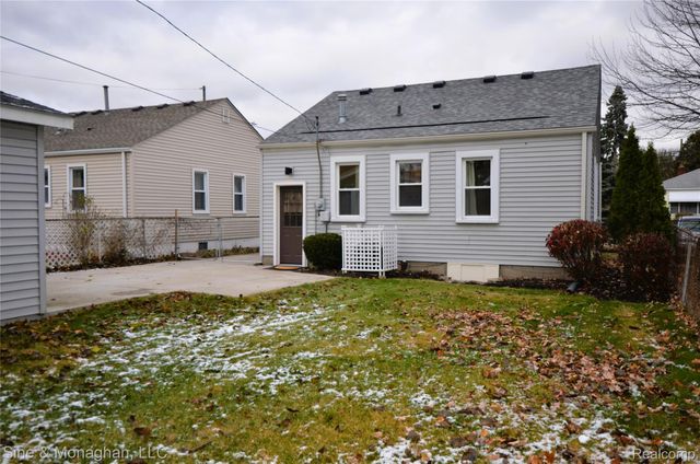 421 W Kalama Avenue S, Madison Heights, MI 48071