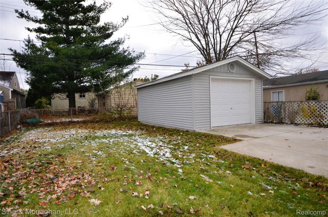 421 W Kalama Avenue S, Madison Heights, MI 48071