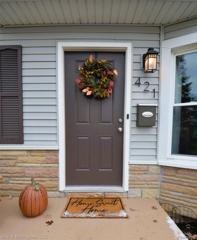 421 W Kalama Avenue S, Madison Heights, MI 48071