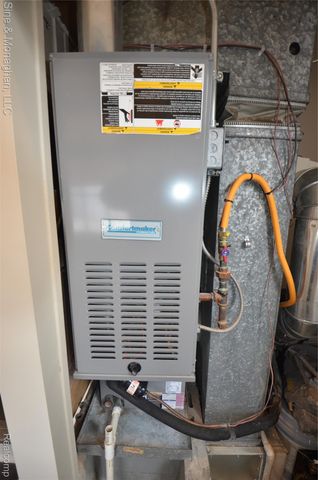 421 W Kalama Avenue S, Madison Heights, MI 48071