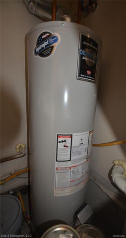 421 W Kalama Avenue S, Madison Heights, MI 48071