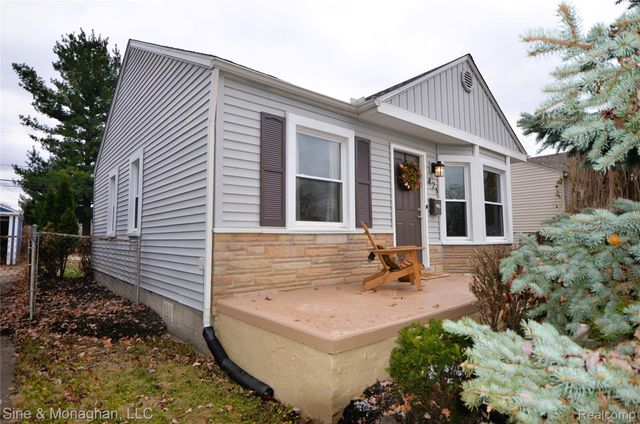 421 W Kalama Avenue S, Madison Heights, MI 48071